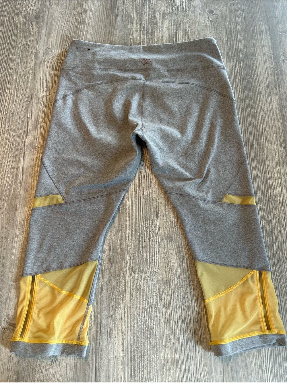 Calia by Carrie Underwood Filament Capri Leggings Color Heather Gray & Yellow L - Picture 3 of 12